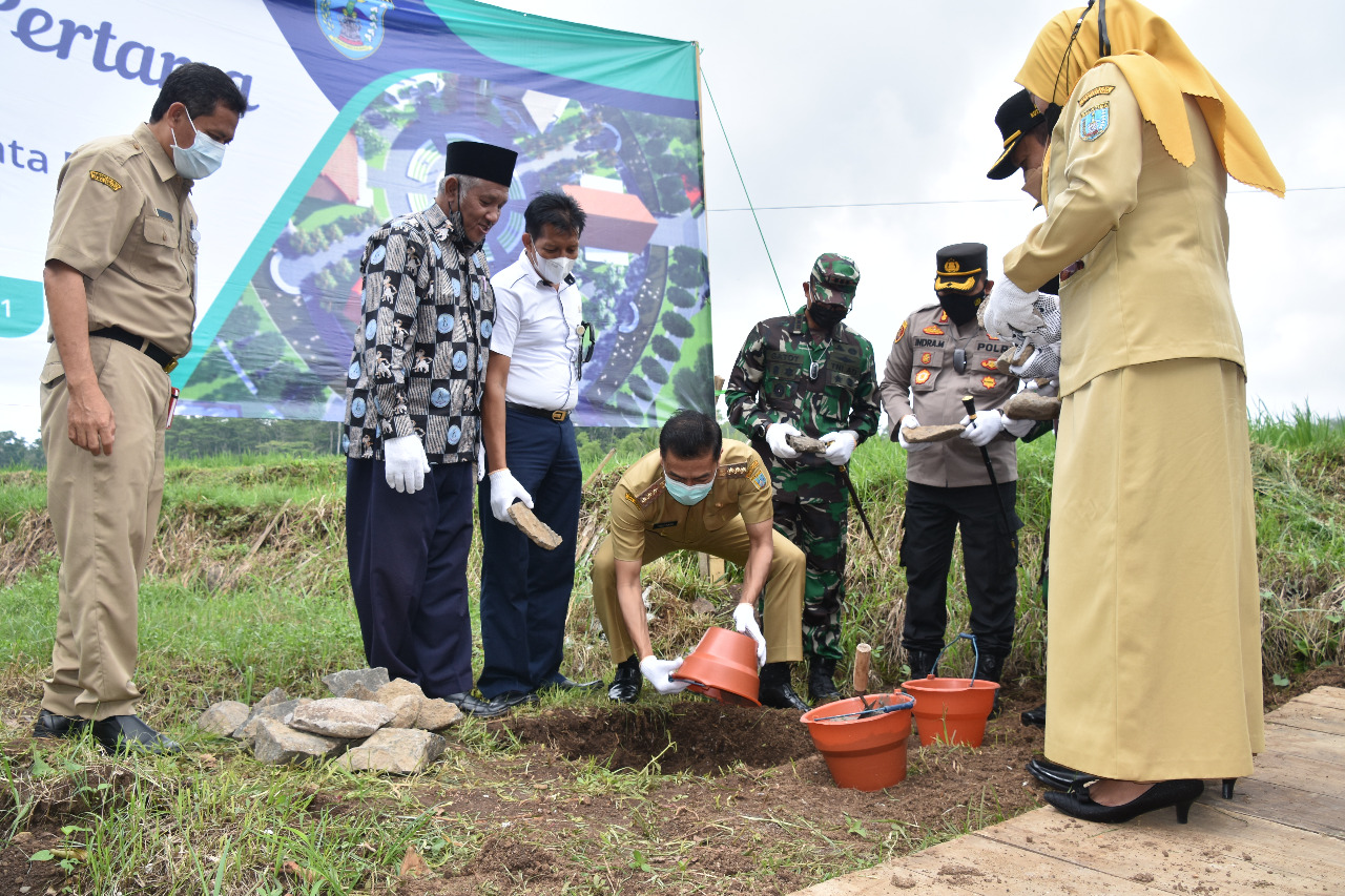 Danrem Dampingi Wali Kota Saat Peletakan Batu Pertama Pembangunan Taman Wisata Religi 